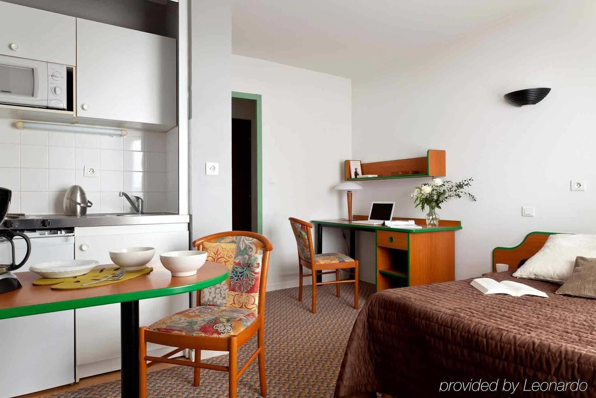 Aparthotel The Originals Laureades Centre Jaude 3*